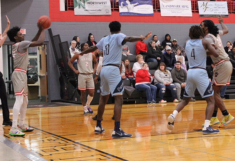 Pirates Fall To St. Louis CC On Sophomore Day