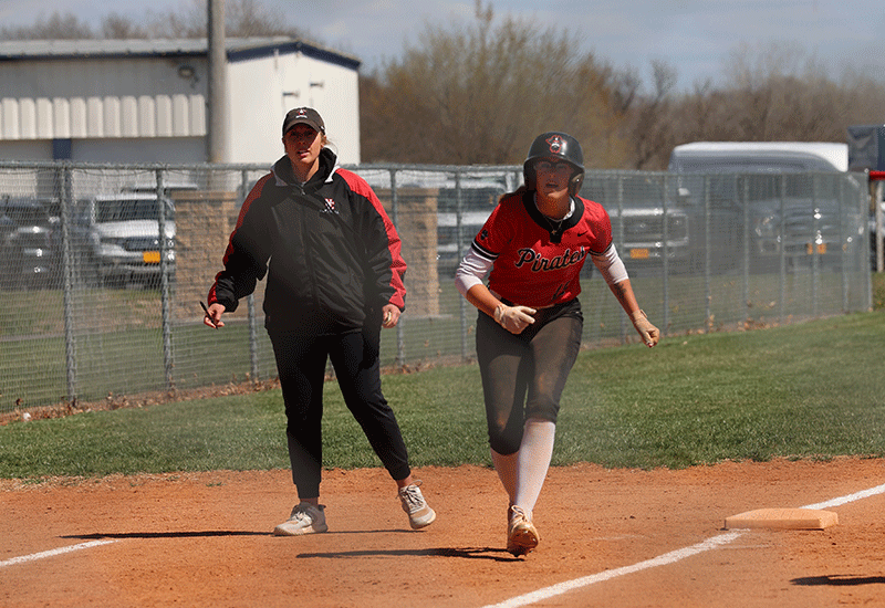 Softball Splits Road Doubleheader With Metropolitan CC
