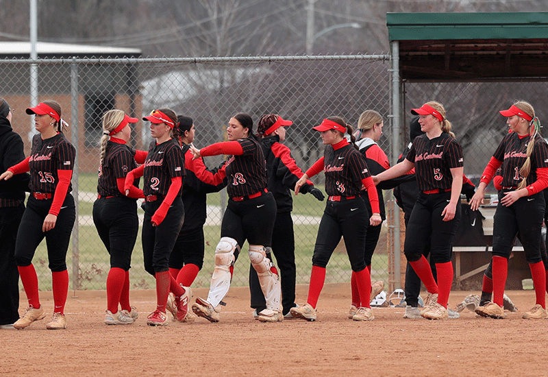 Softball Splits Home Doubleheader With Jefferson College