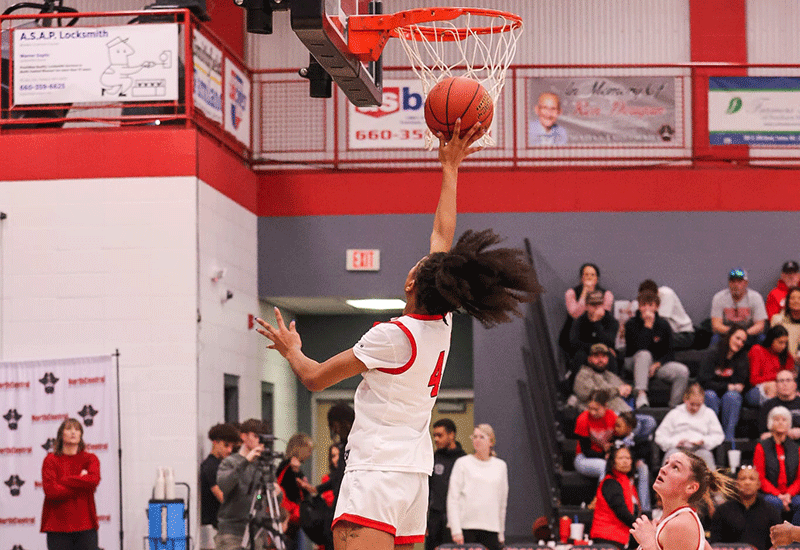 Lady Pirates Stay Perfect In Region 16, Secure Top Seed For Region Tournament